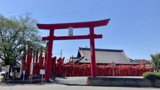 小泉稲荷神社の入り口の写真