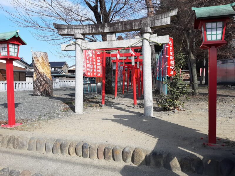 門田稲荷神社に１歩踏み込んだ位置からの写真