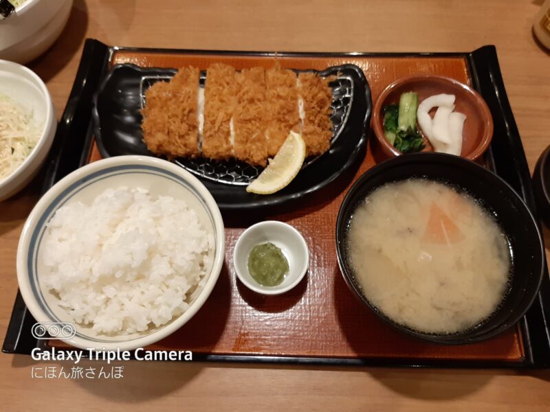 とろ～りチーズの重ねかつ定食の写真