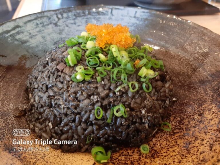 チャーハン専門店こう米のイカ墨チャーハン