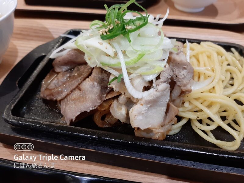 ねぎ塩豚カルビ・タン焼き定食935円