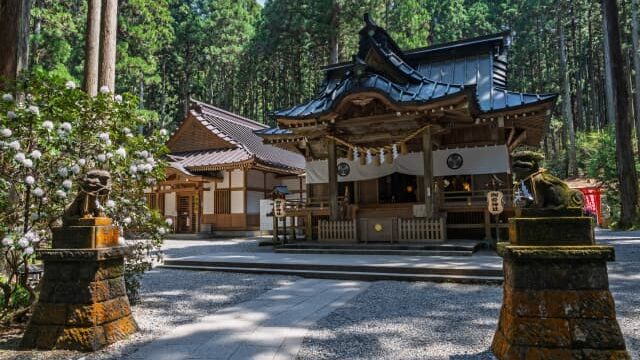 御岩神社の境内