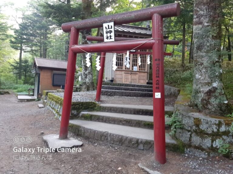 新屋山神社奥宮の行き方と参拝方法！金運・駐車場・冬季閉鎖も解説