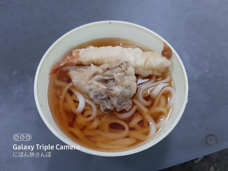 名物のうどんは当たり付きで楽しめる