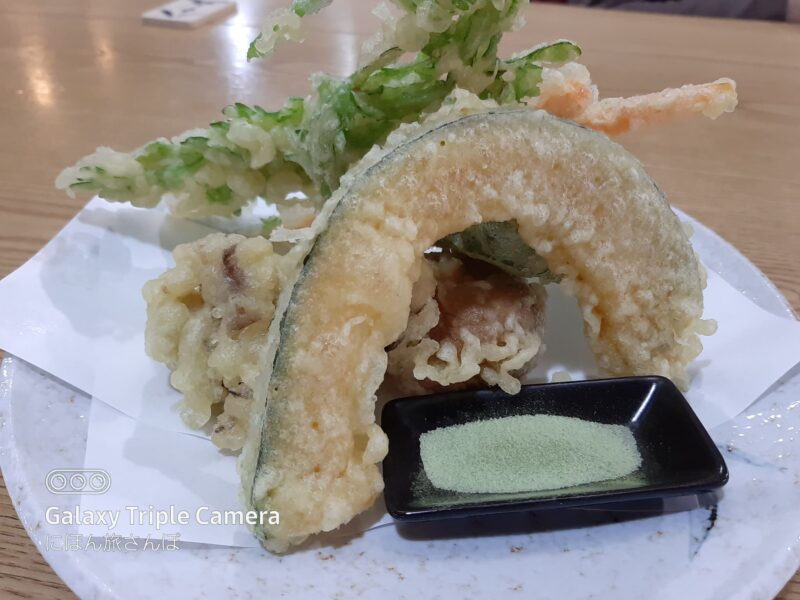 大人気の天ぷらの盛合わせ