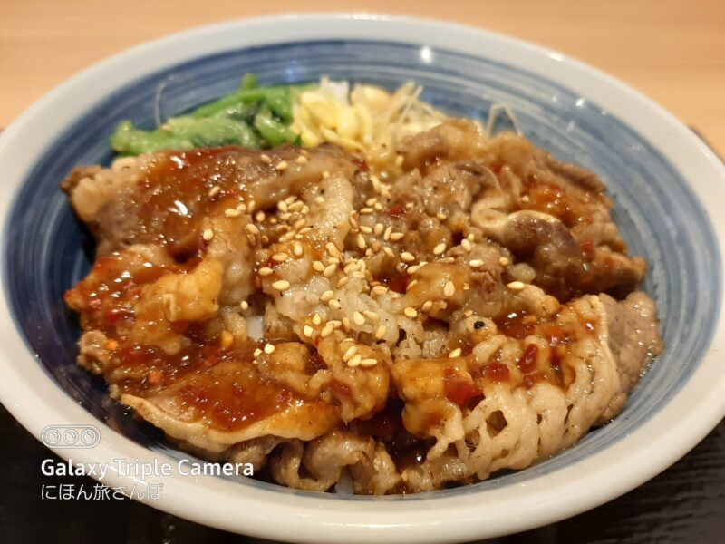 看板メニュー「カルビ丼」の料金
