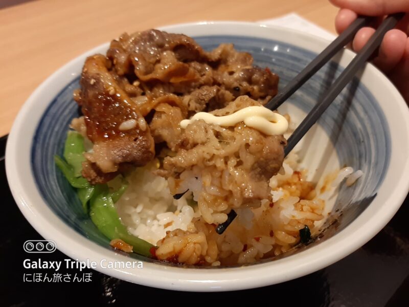 看板メニュー「カルビ丼」の料金