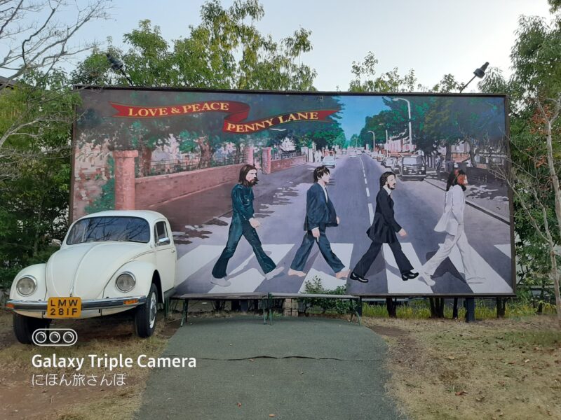 ビートルズの世界観が溢れる内装の雰囲気