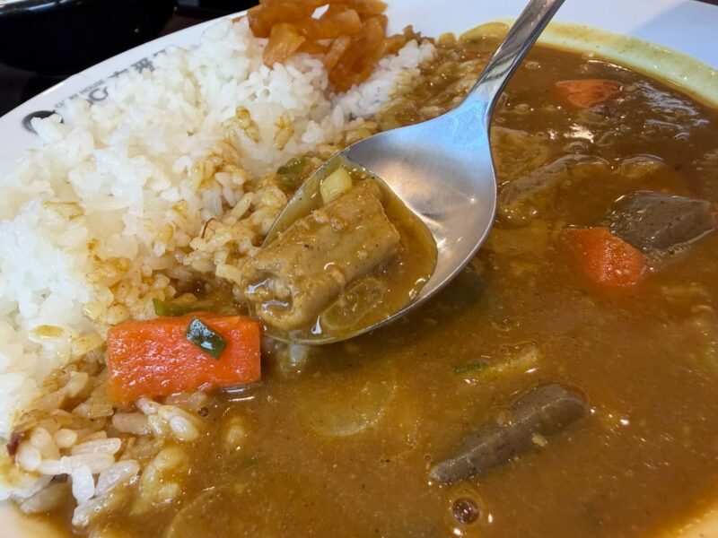 ホルモンの弾力ある食感がアクセント