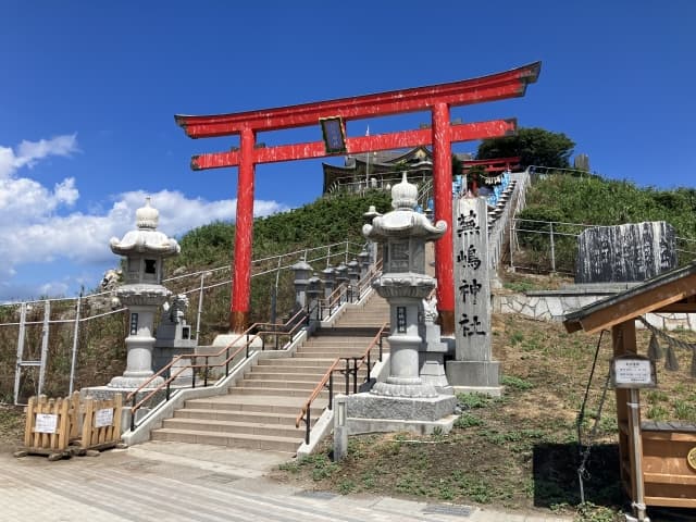 蕪嶋神社の参拝ガイド！ウミネコの時期や株価上昇のご利益を解説