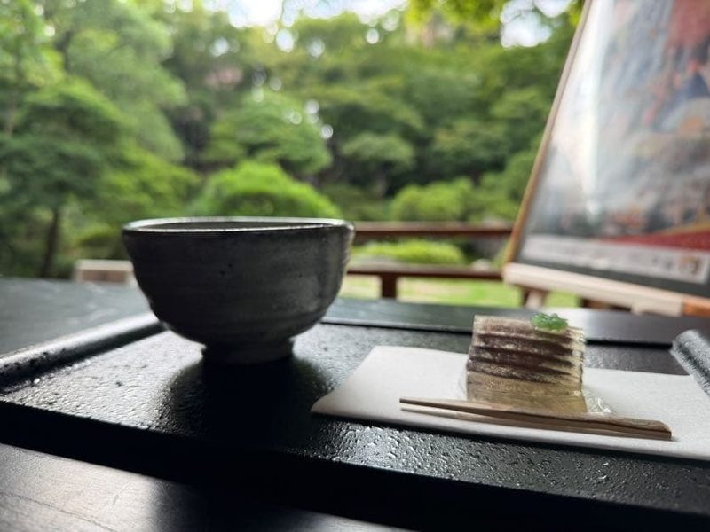 旧齋藤家別邸で食べる事が出来るお抹茶(お菓子付き700円)