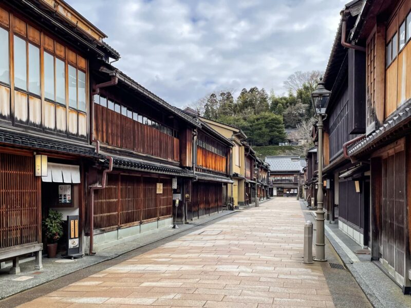 ひがし茶屋街の回り方|浅野川大橋を起終点に巡る公式紹介コースと散策の注意点