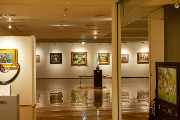 カメイ美術館の見どころ｜蝶・こけし・絵画を楽しむ