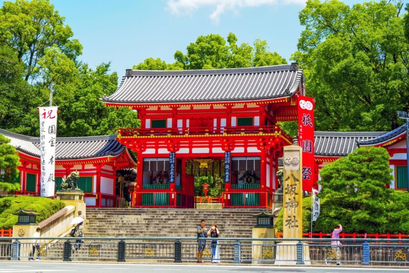 八坂神社を夜に参拝するなら|24時間参拝と西楼門ライトアップ、受付時間の確認点