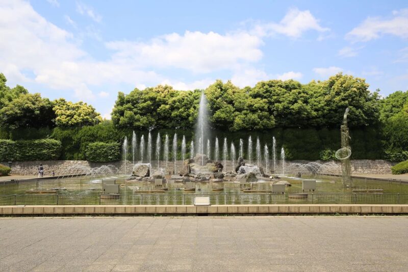 埼玉県立近代美術館の見どころ｜MOMASでアートと椅子を楽しむ