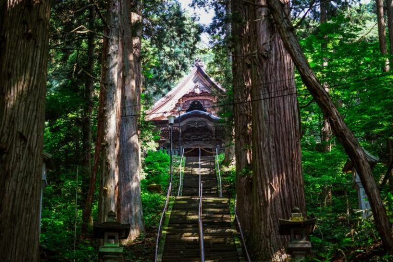 戸隠神社 宝光社の見どころ｜石段・御朱印・駐車場を解説