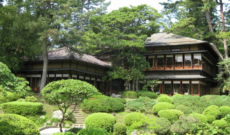 本間美術館の見どころ｜鶴舞園・清遠閣と料金を紹介