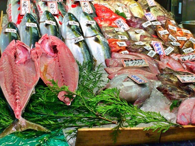 第一牧志公設市場の「持ち上げ」とは？購入した精肉・鮮魚の有料調理を利用する前に確認したいこと