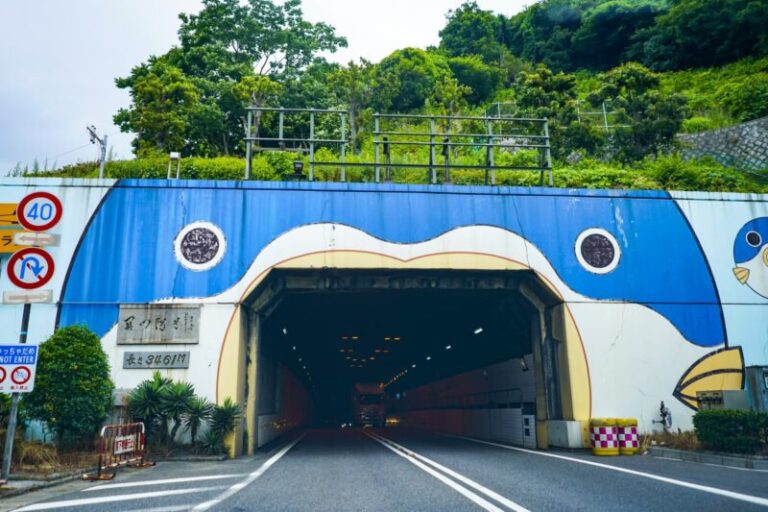 関門トンネル人道を歩く｜料金・所要時間・県境を解説