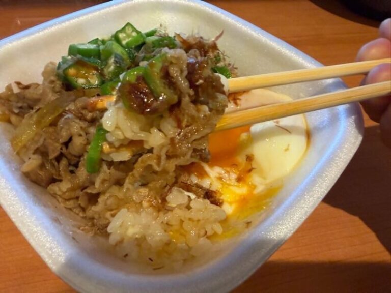 すき家春日部ユリノキ通り店の牛まぜのっけ弁をテイクアウト