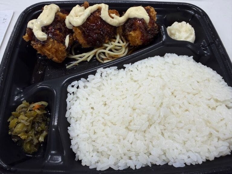 ほっともっと春日部大場店の3コ入りとりかつタル弁当