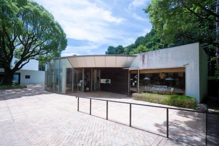 ベルナール・ビュフェ美術館の見どころ・料金・アクセス