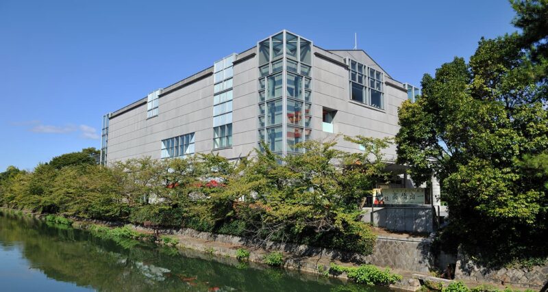 京都国立近代美術館の見どころ・料金・アクセス