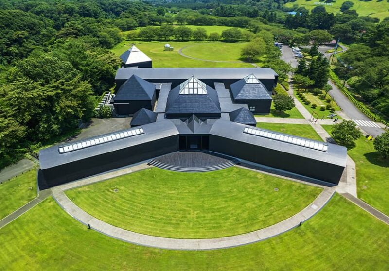 原美術館ARCの見どころ！現代アートと建築を楽しむ