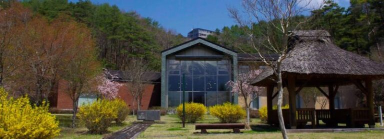 四季の杜おしの公園 岡田紅陽写真美術館・小池邦夫絵手紙美術館