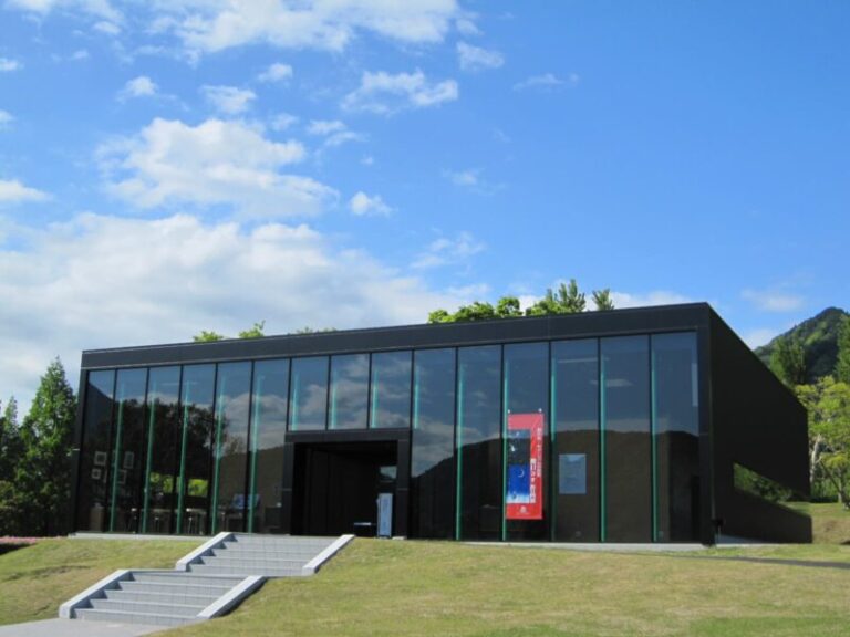 富士川・切り絵の森美術館の見どころ・料金・アクセス