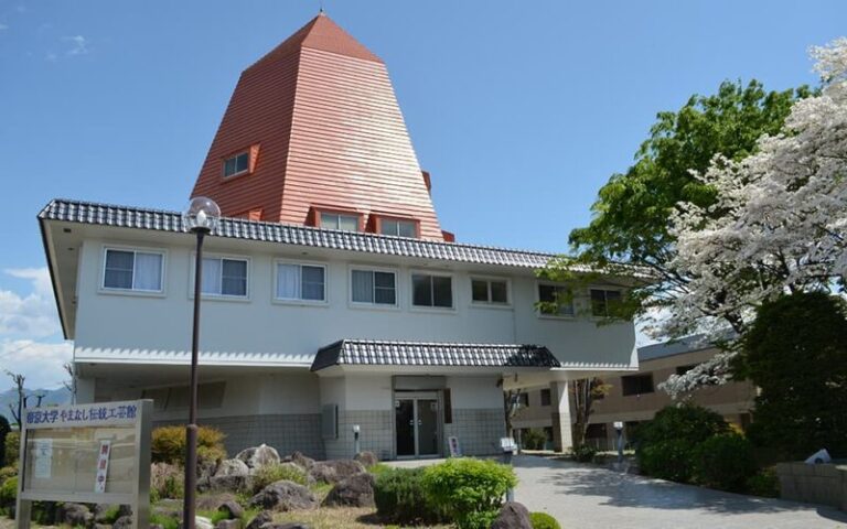 帝京大学やまなし伝統工芸館の所在地と開館状況